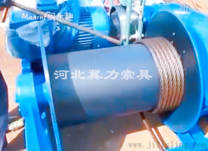 電動卷揚(yáng)機(jī)纏繞鋼絲繩